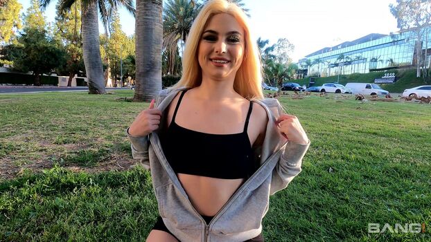 Aria Banks