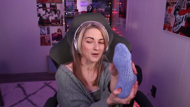 Caitlin Marie Reacts