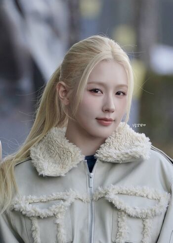 Cho Mi-yeon (Miyeon) - i-dle [(G)I-dle]