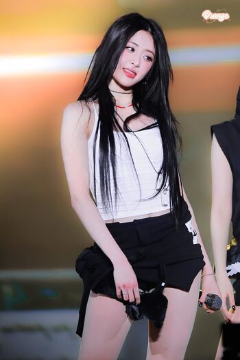 Huh Yunjin 허윤진