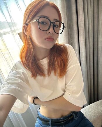 Huh Yunjin 허윤진