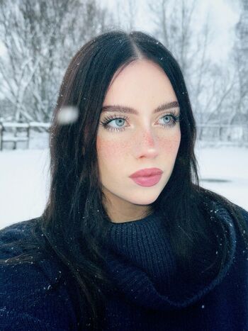 Irina minkina/ howeversnowy/rusian Billie eilish
