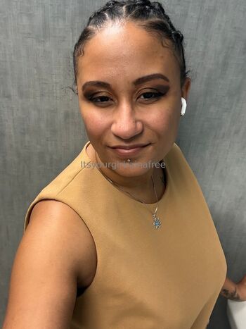 itsyourgirlrainafree