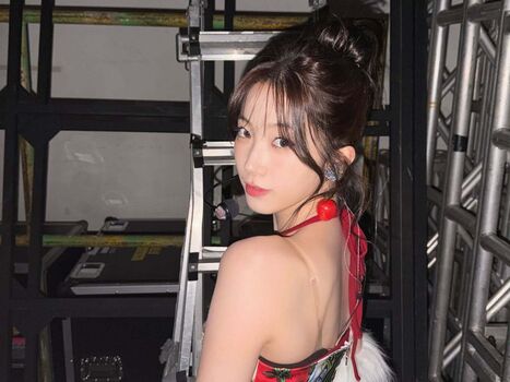 Kazuha Nakamura 中村 一葉 | LESSERAFIM