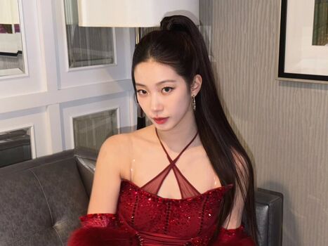 Kazuha Nakamura 中村 一葉 | LESSERAFIM