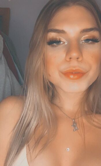 kylie__kisses_