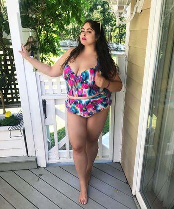 Nikki Apostolou