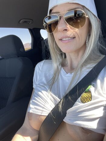 petitehotwife