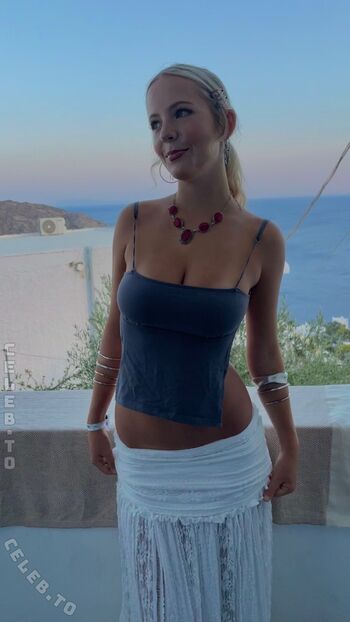 pretending2berosalie