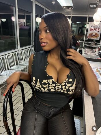 Samantha Marie