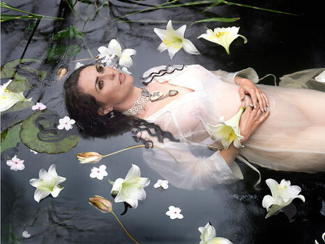 Sharon Den Adel